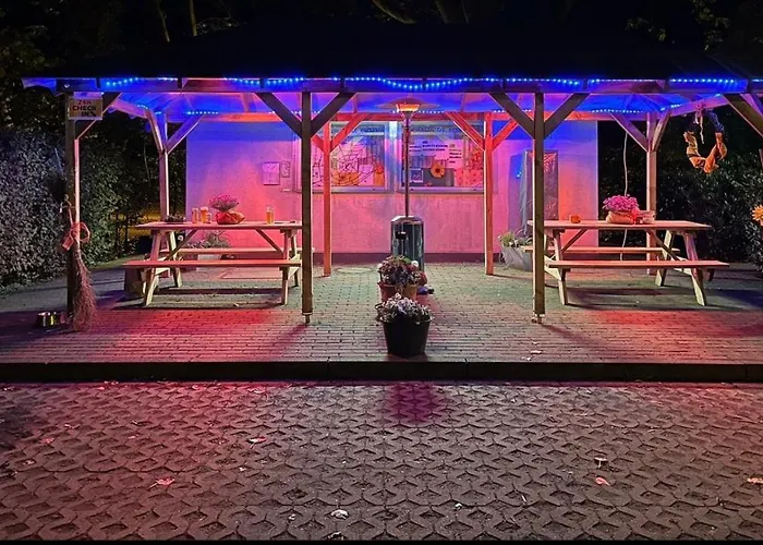 Romantischer Bauwagen Im Gruenen * Oberhausen (North Rhine-Westphalia)