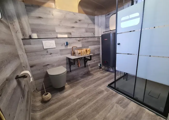 Romantischer Bauwagen Im Gruenen Campingplads *